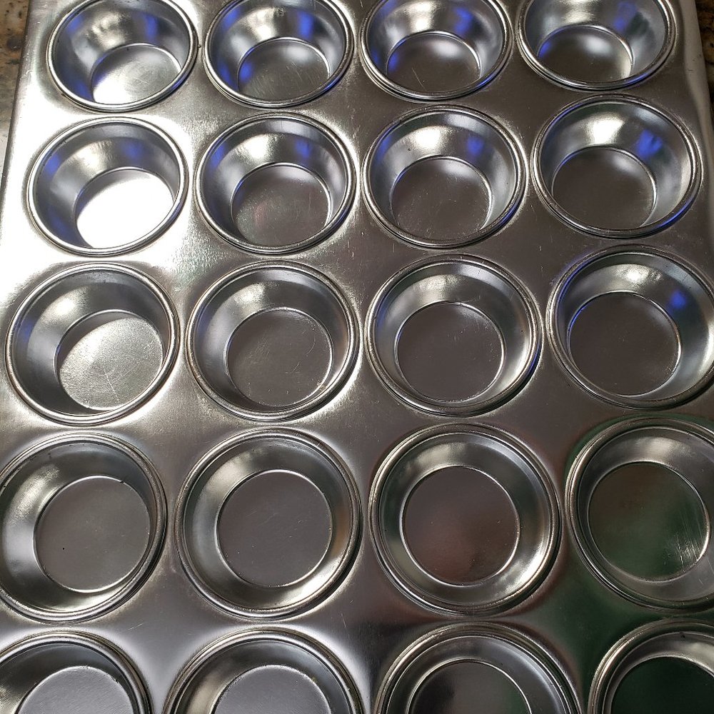 over-size muffin/cupcake tray